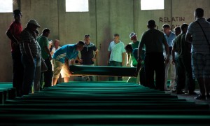 Bosna’da Geçmek Bilmeyen Geçmiş: Srebrenitsa