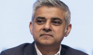 İngiltere’de Müslüman Adaya Kara Propaganda