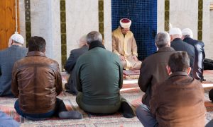 “Mükemmel İmam” Talebi Anlamsız