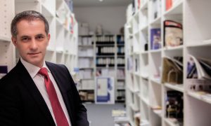 “Eleştirel Mesafe Koyma Yeteneğimiz Olmalı”