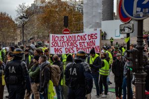 Fransa’da Gösterilerde Türk Vatandaşı Ağır Yaralandı