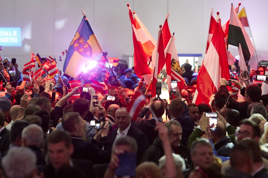 Aşırı Sağcı Partinin Toplantısında “Hitler Selamı” İddiası