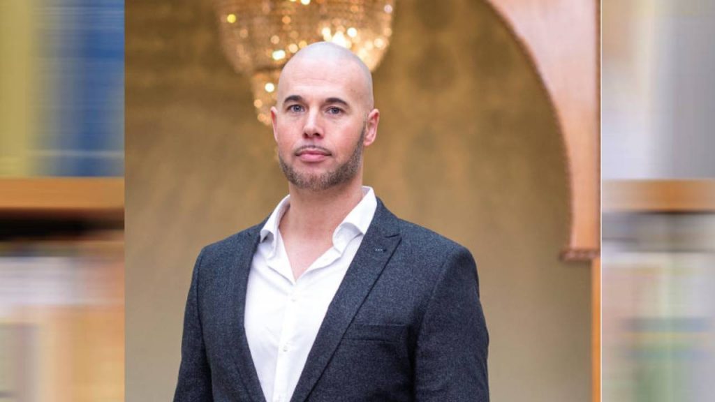 Eski Siyasetçi, İslam Karşıtı Kitap Yazarken Müslüman Oldu