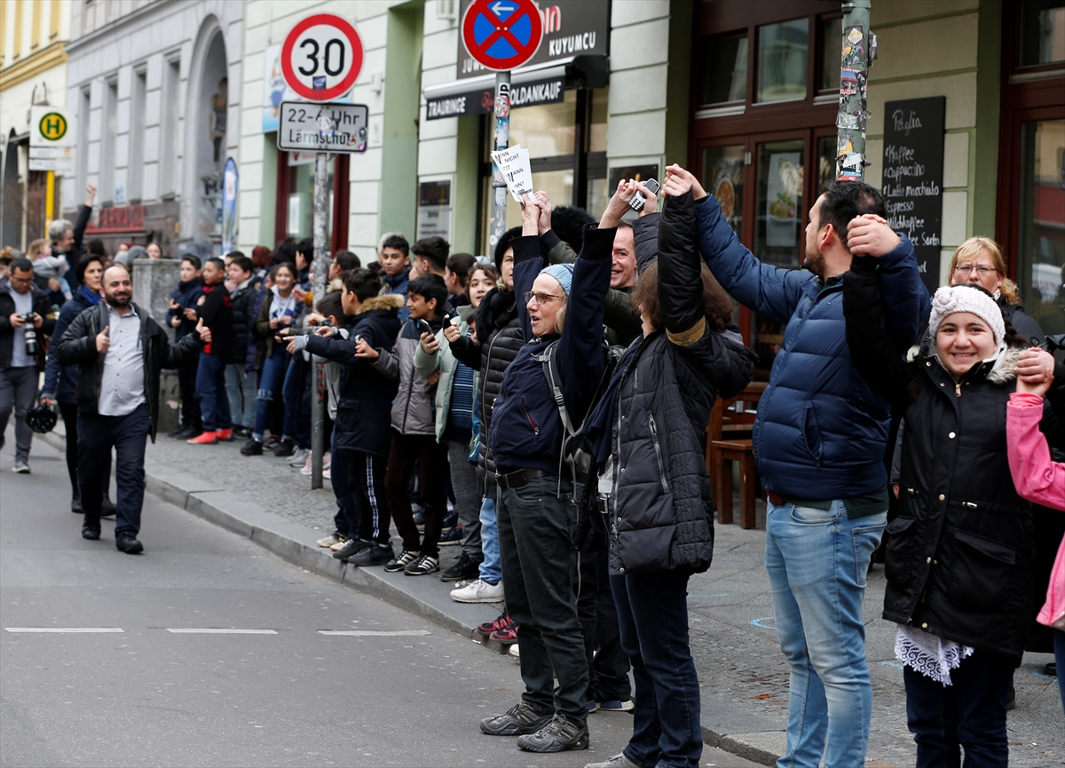 Almanya, ırkçılığa karşı zincir