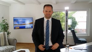 Türk Asıllı Siyasetçi Engin Eroğlu AP Milletvekili Seçildi