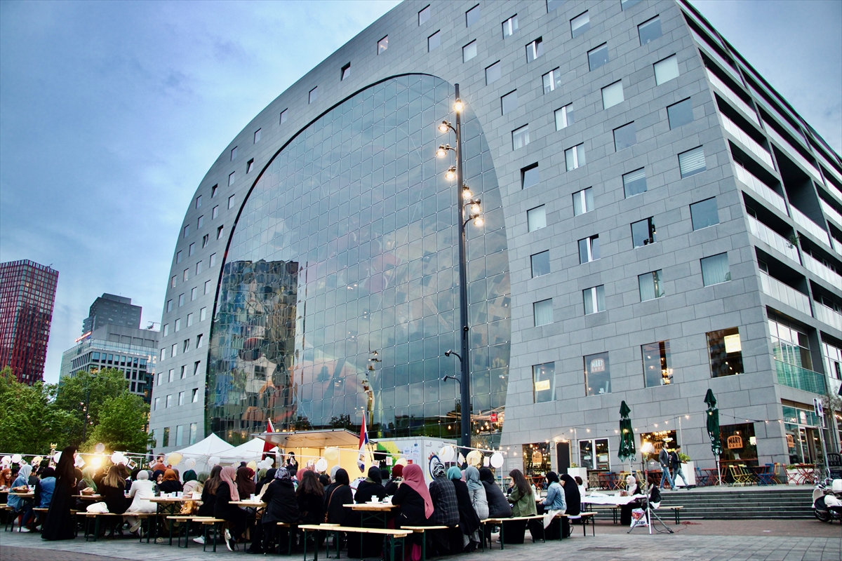 Hollanda Sokak İftarı