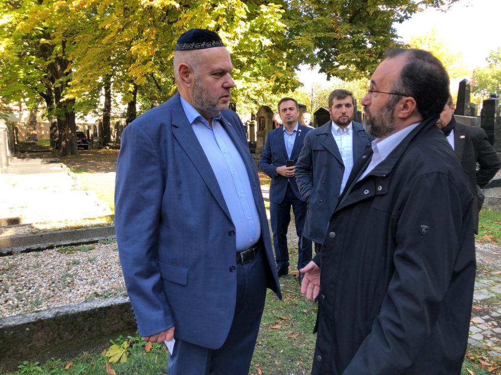 “İslam Karşıtlığı ve Antisemitizme Karşı Daha Ciddi Tedbirler Alınmalı”