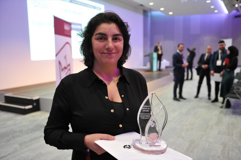Türk Kökenli Doktor Dilek Gürsoy Alman Tıp Ödülü’nü Aldı