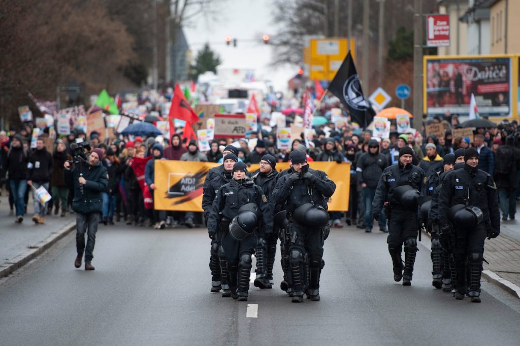“Almanya’da En Az 12 Bin Şiddet Yanlısı Aşırı Sağcı Mevcut”