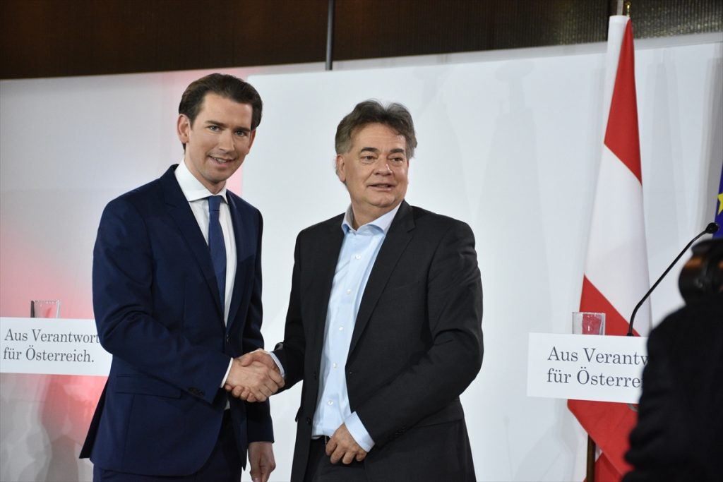 Avusturya’da Yeni Koalisyon Başörtüsü Yasağında Anlaştı