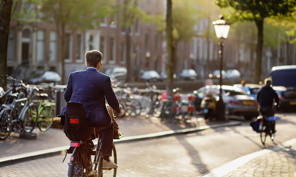Hollanda Kovid-19 önlemleri aşamalı gevşetilecek