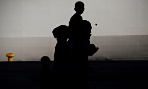 Mülteci Edebiyatı: “Evrenin Merkezi Güneş Değil, Pasaporttur”