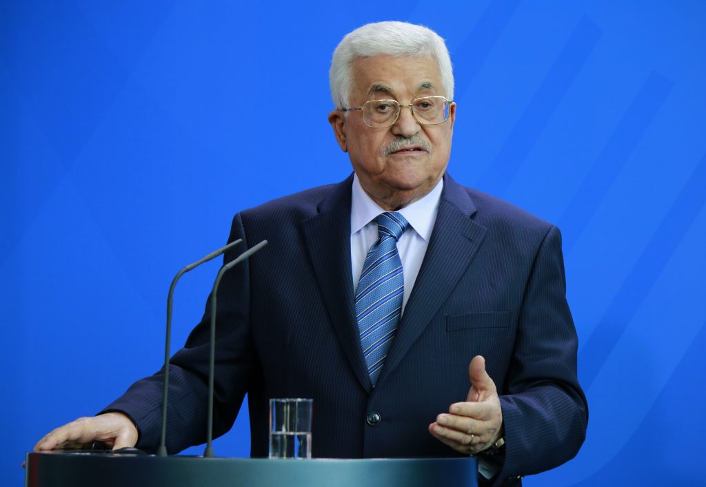 Macron, Filistin Devlet Başkanı Abbas’ı Paris’e Davet Etti