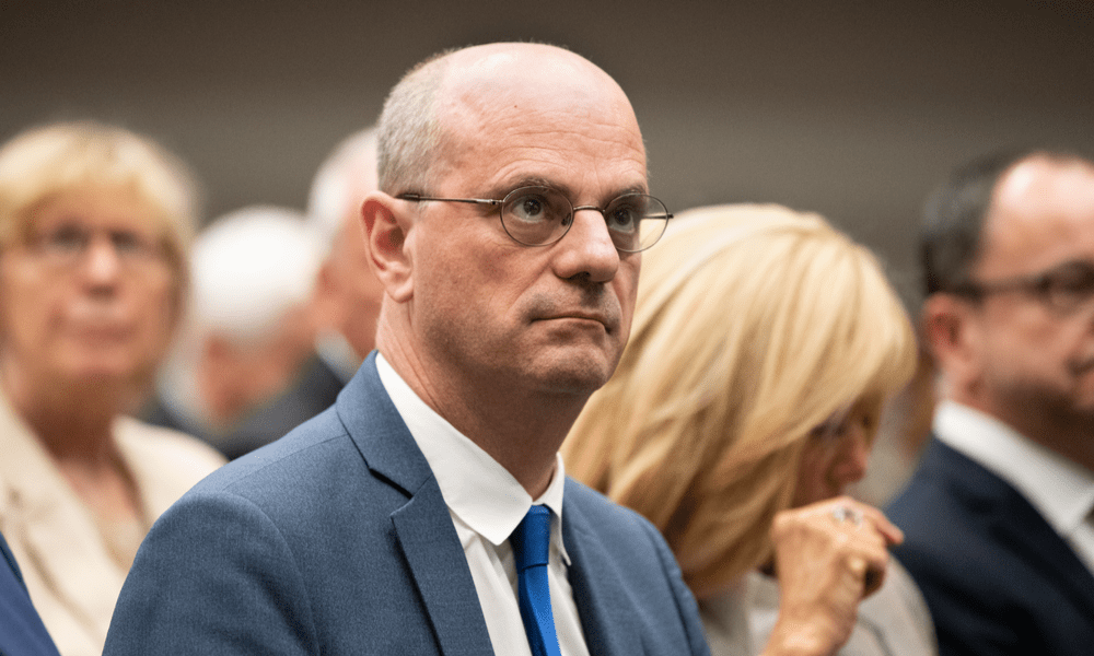 Fransa’da Eğitim Bakanından Kendisinin Konu Edildiği Çizgi Romana Sansür