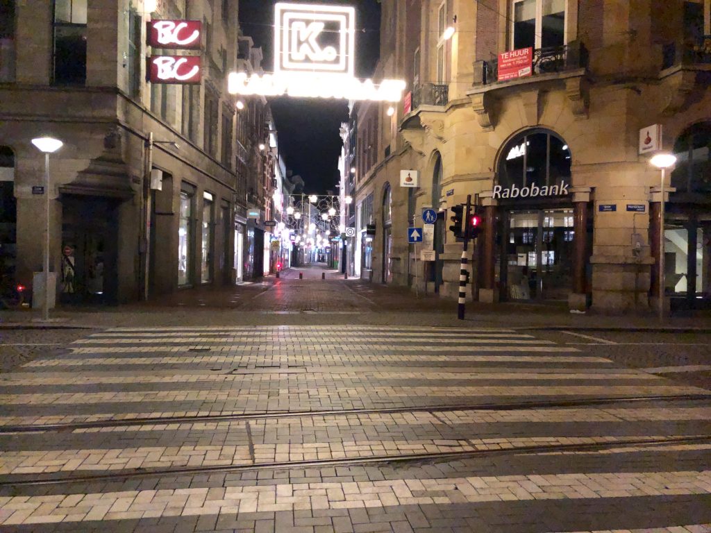 Hollanda Genelinde Sokağa Çıkma Kısıtlaması Başladı