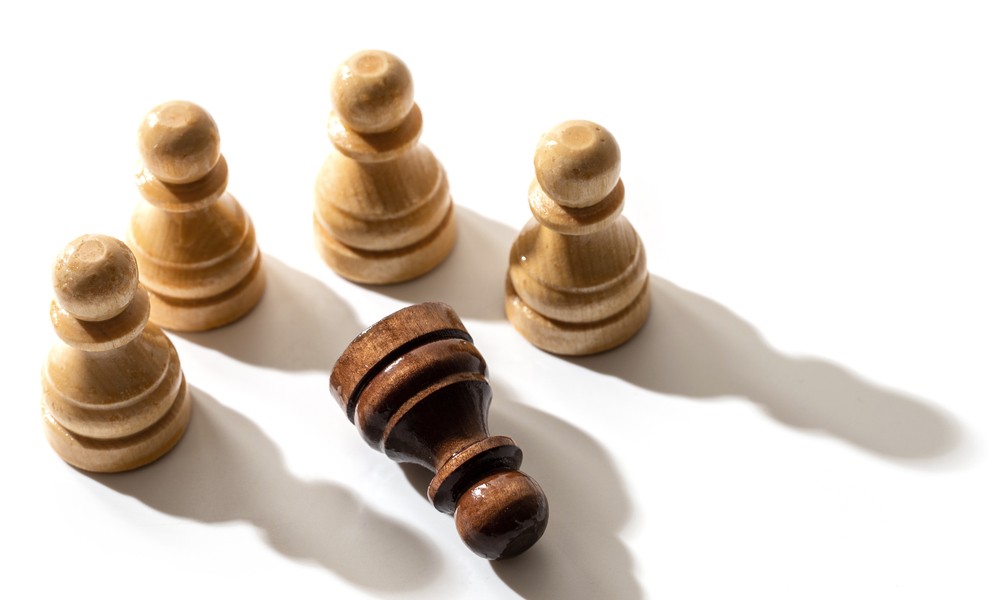 Almanyada Genç Kadın 5 Irkçının Saldırısına Uğradı