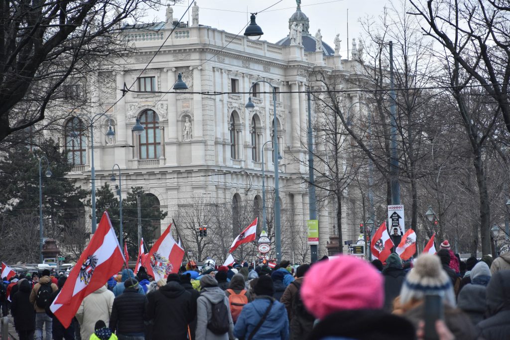 Avusturya’da Kovid-19 Önlemleri Prostesto Edildi