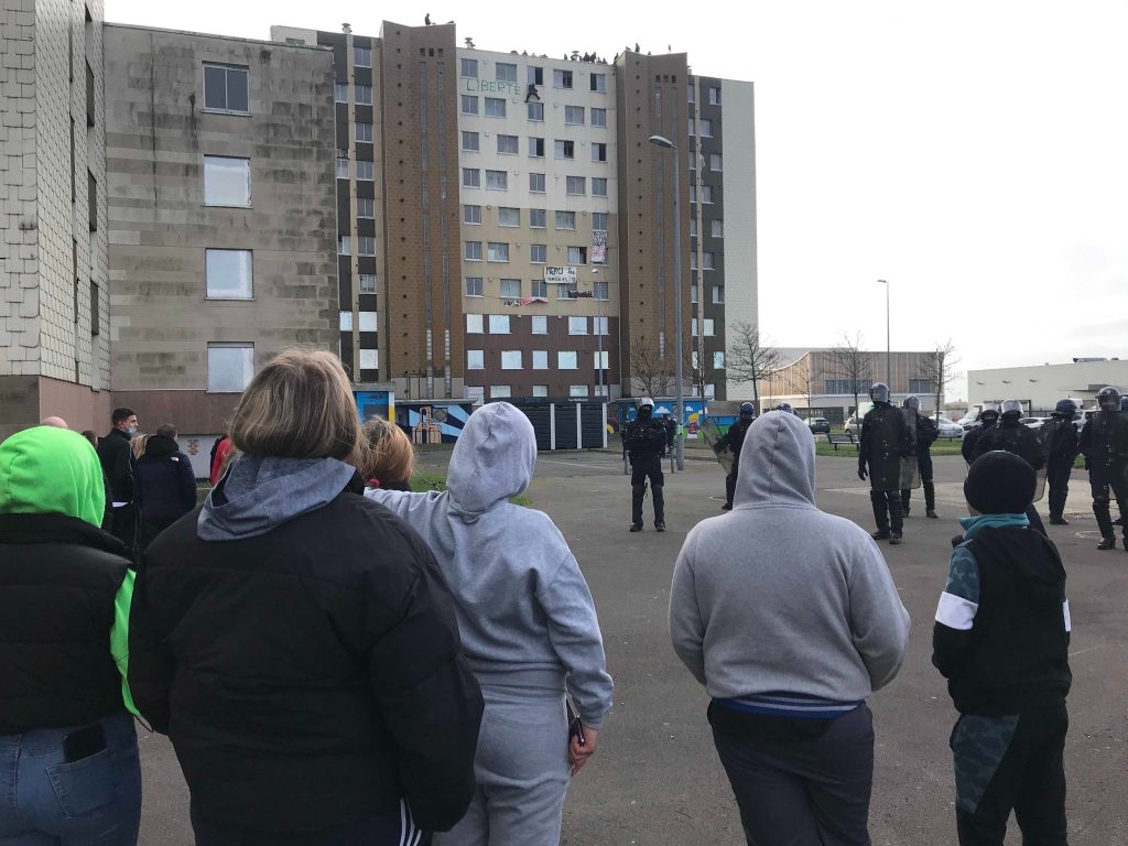 Evsizlerin Barınma Hakkı İçin “Boş Binaları İşgal” Eylemi Sürüyor