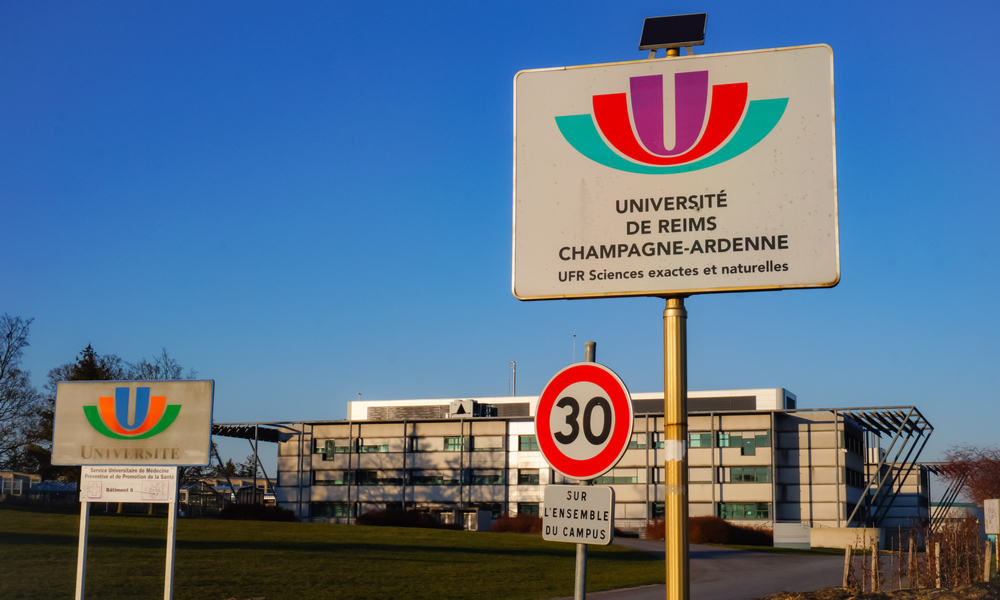 Namaz Kılan Üniversite Öğrencisine Kamerayla İslamofobik Taciz