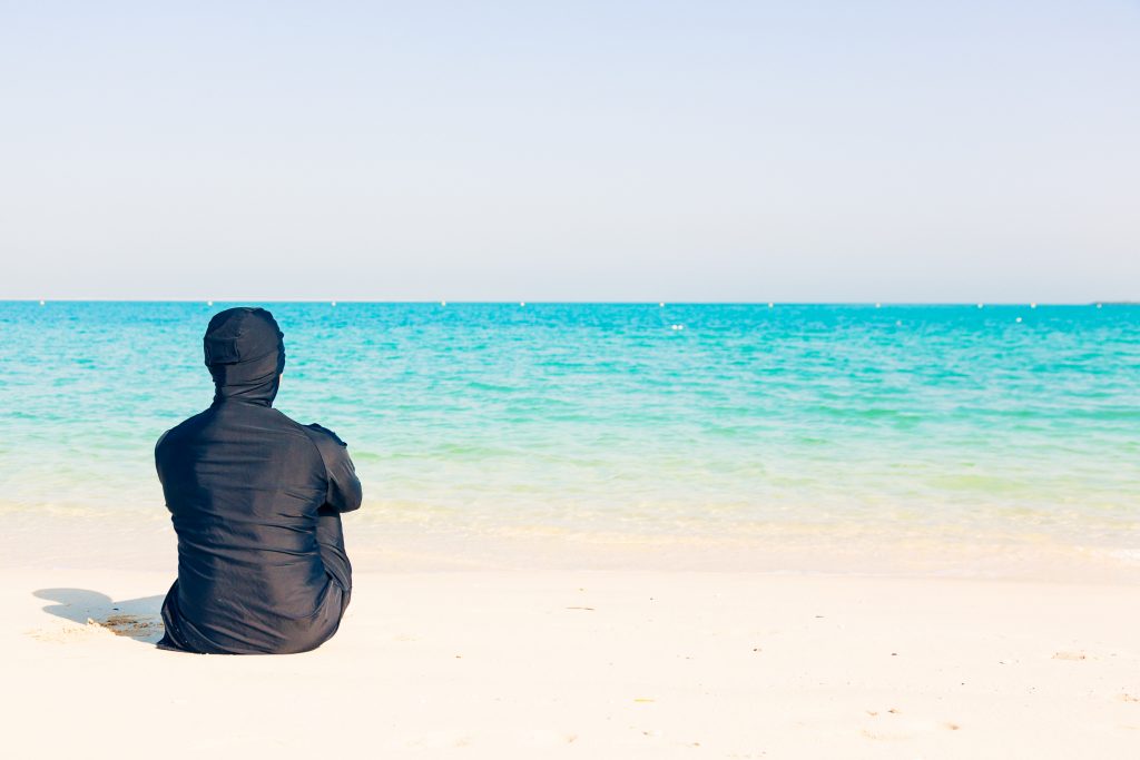 Tesettür Mayo Yasağı ve “İslami Kıyafet Salgını”: Fransa’da Cadı Avı mı Başlıyor?