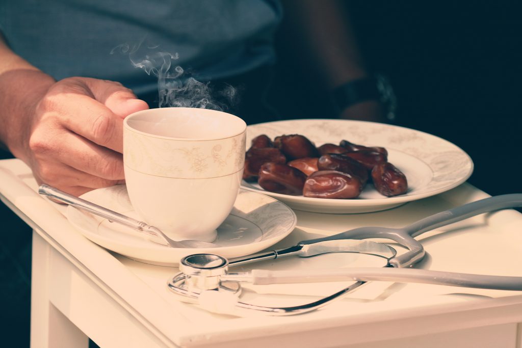 İş Yerinde İftar: “Önlüğümün Cebine Hurma Koyuyorum”