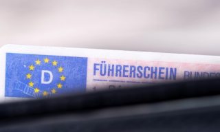 Almanya’da Ehliyet Almak Neden Bu Kadar Zor ve Pahalı?