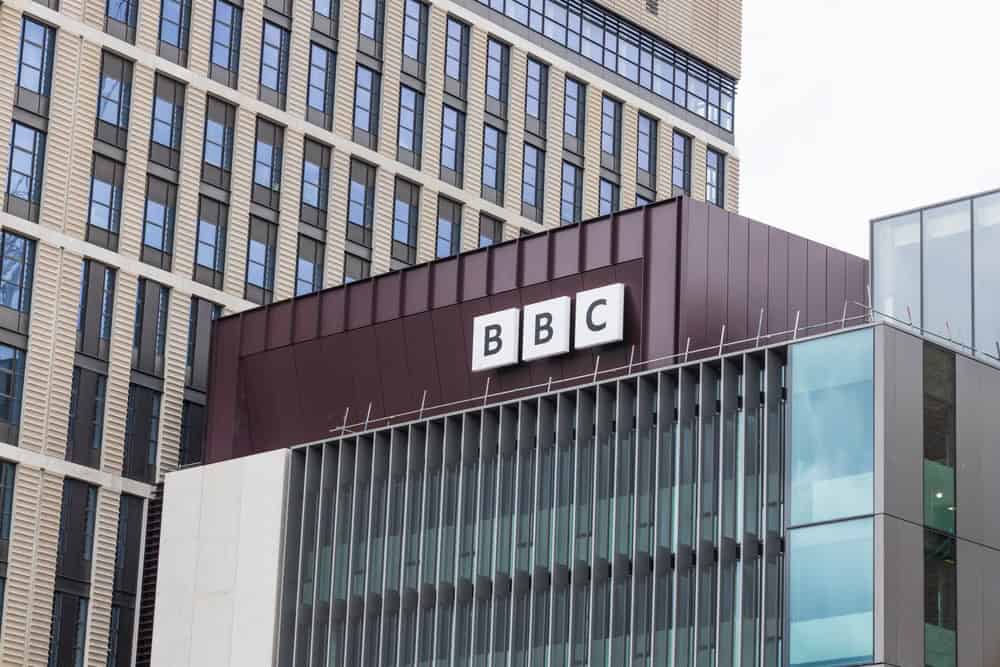 BBC Genel Direktörü’nün İstifası Kurumdaki Güven Krizini Belirginleştirdi